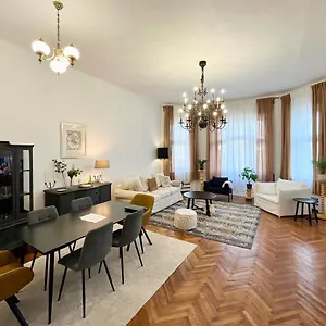 https://hillside-luxury-residence-with-free-garage.inbudapesthotels.com